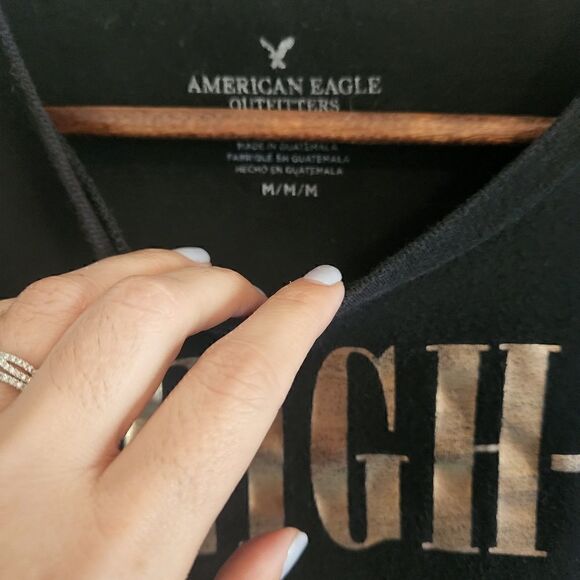 AMERICAN Eagle Black Sleigh-in It Graphic Tee Size Medium - Picture 5 of 5